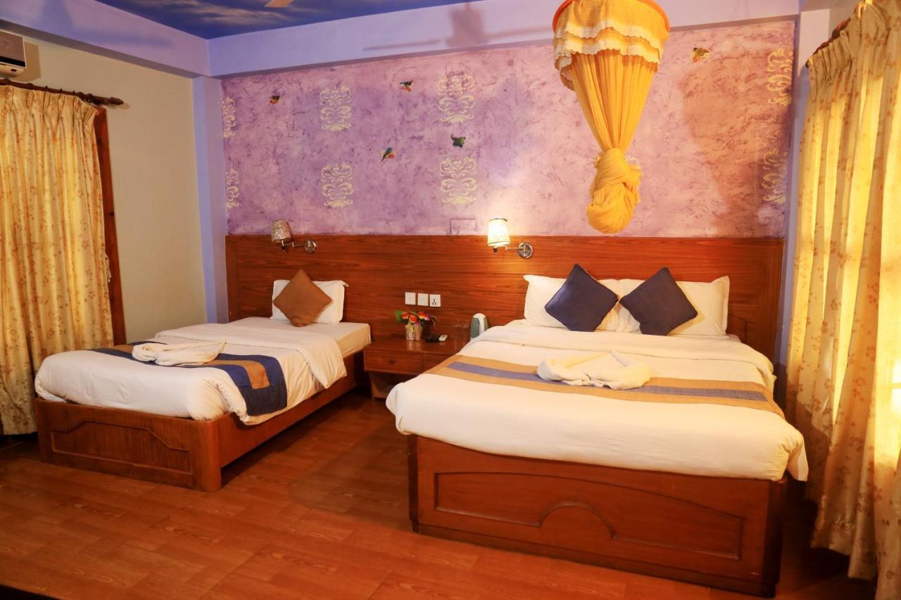 Chitwan Forest Resort , Chitwan National Park Sauraha Exterior photo